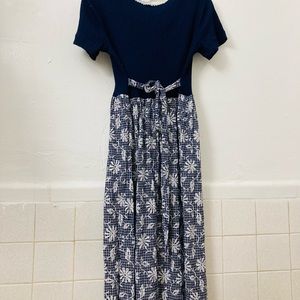 Vintage Dress  Petite studios size 6 . Blue floral dress